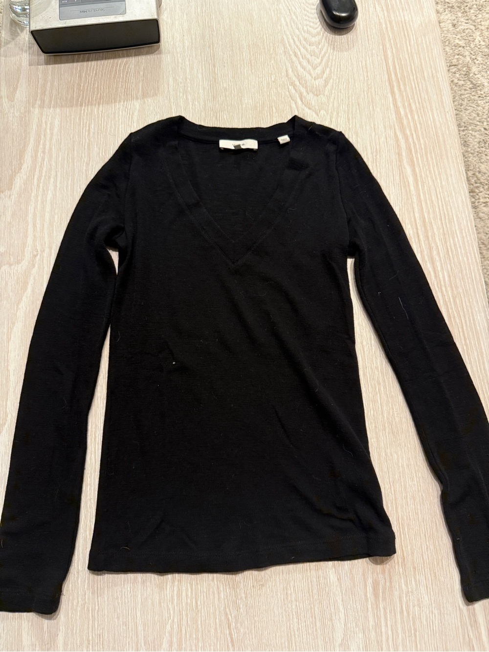 Vince Black Long Sleeve V‑Neck Tee